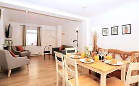 Cute Central Georgian Cottage